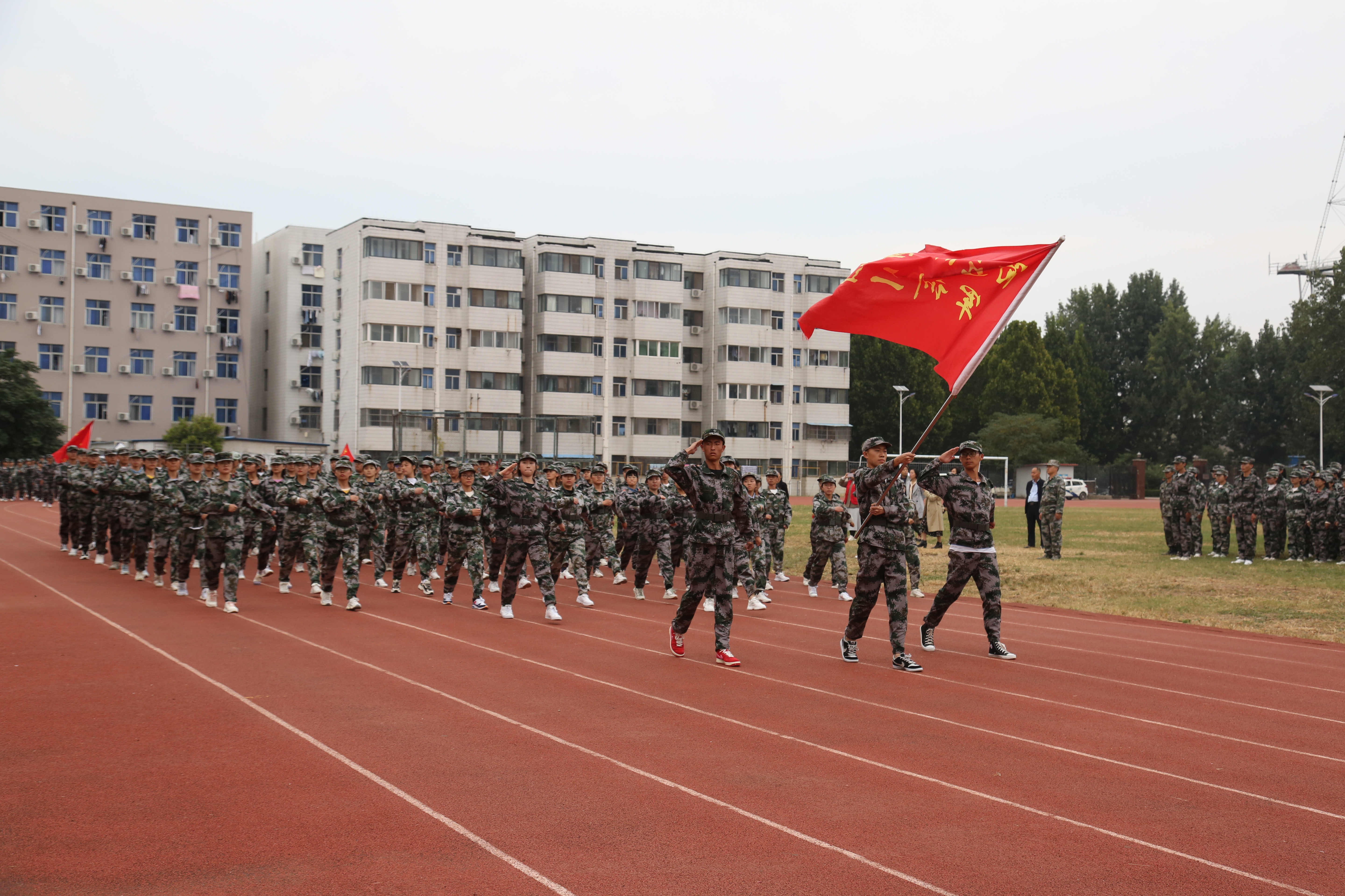 商丘学院军训图片